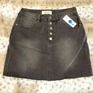 PacSun Jean skirt in gray. Button up. Size 27